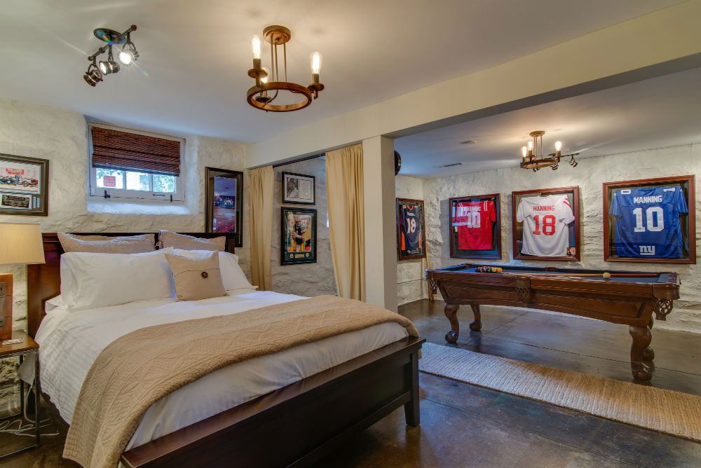 Old coal room with two queen beds