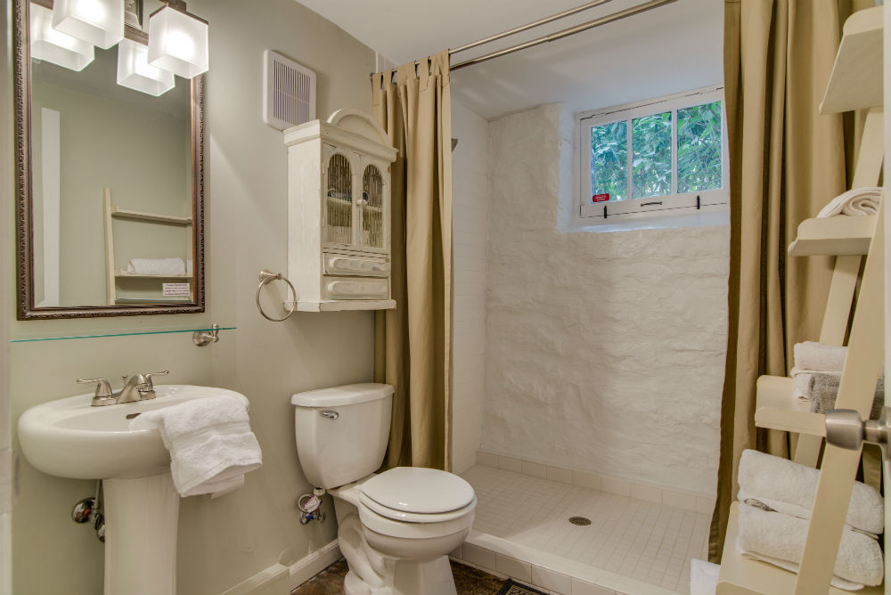 Old coal room with private bathroom